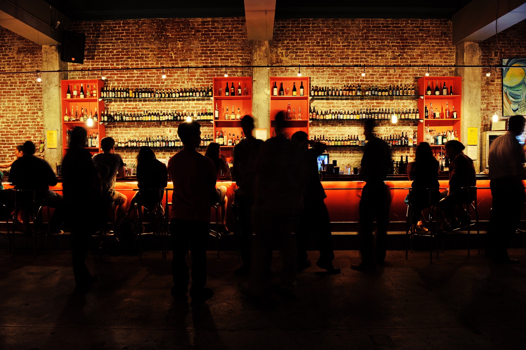 A Simple Tip for Socialising while Travelling Solo (or How to Have Mind Blowing Nights Out when you’re on your Own)